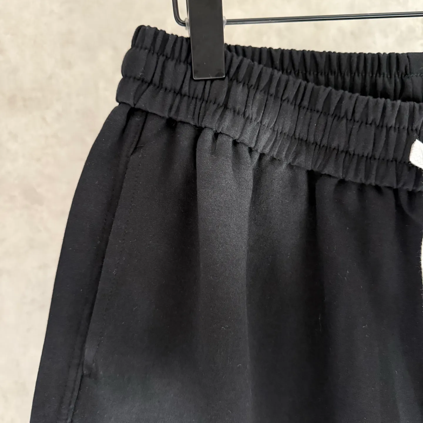 🅿️220 [Strict quality control] CH Croix heart shorts, new loose fit for summer, popular style is coming. Original fabric, super comfortable, no restriction on the upper body, full of style, wide upper body, very comfortable, Croix heart appliqué embroidery on the front ➕ spray horse slip, exquisite personality, perfect upper body experience, you need such a pair of shorts that are not afraid of the heat, black size: l-4xl